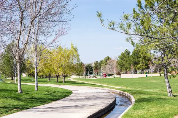 Parques urbanos que oferecem boas condições para observação noturna